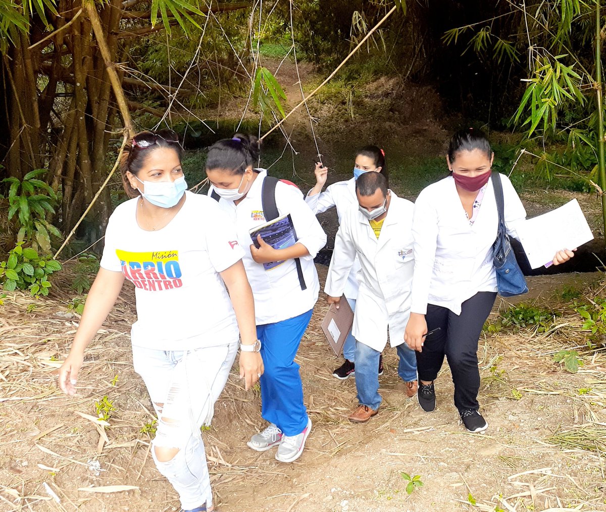 Valientes de la Misión Barrio Adentro, recorriendo los cerros y comunidades más recónditas; salvando vidas.

¡Feliz día internacional de la mujer!
  
#MujeresEnRevolución 🇨🇺#CubaPorLaVida 💖 #MejorEsPosible 💖 

<a href="/cubacooperaven/">Brigada Médica Cubana en Venezuela</a> <a href="/FMC_Cuba/">FMC de Cuba</a> <a href="/TeresaBoue/">@SecGFMC</a>