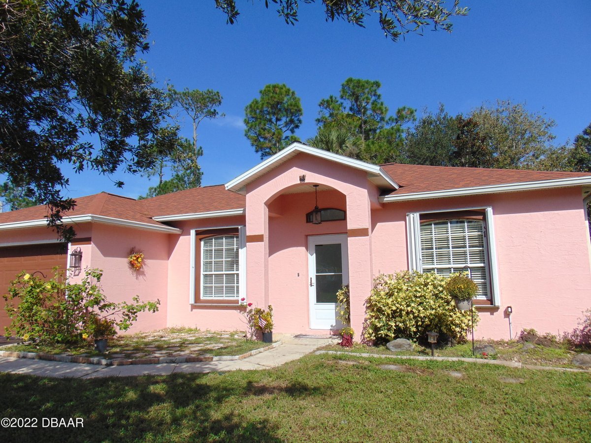 This 3 BED home won't last long! Ping me for details or a showing. #realestate  cpix.me/l/165078957