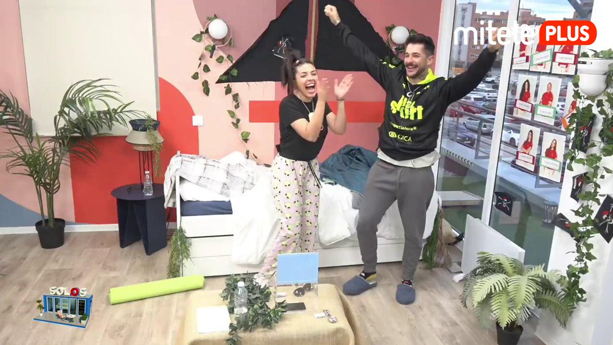 Lola y Hugo componen una canción y no pueden evitar su emoción al escucharla 🎶 #Solos6M

bit.ly/420E38m 👈