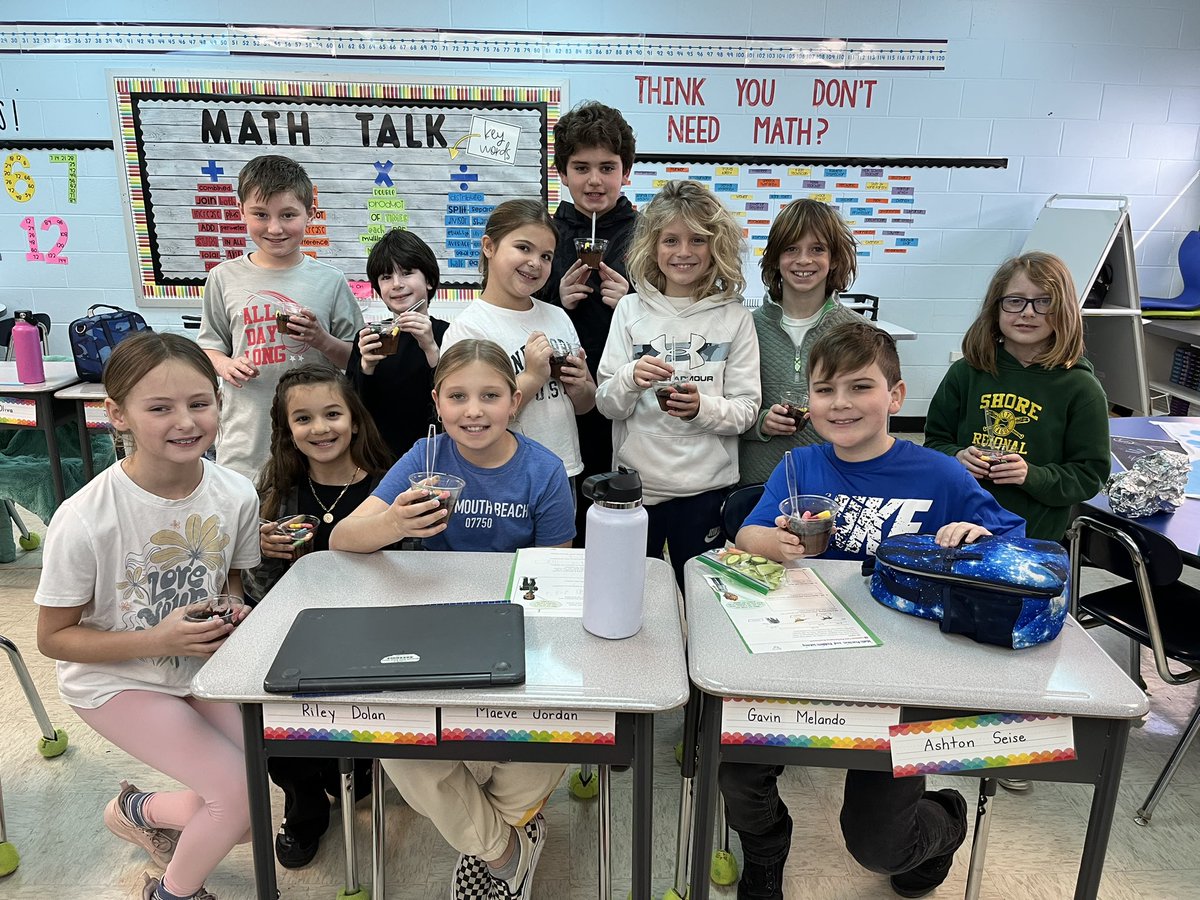 MsPoznak's tweet photo. Introducing Fourth Grade’s Favorite Fractional Foods! We used what we learned about equivalent fractions and adding fractions to make a recipe book with our favorite recipes. 🍪🍰🧁 @MBS_Pride @owens_teach https://t.co/7sQWlOng2l