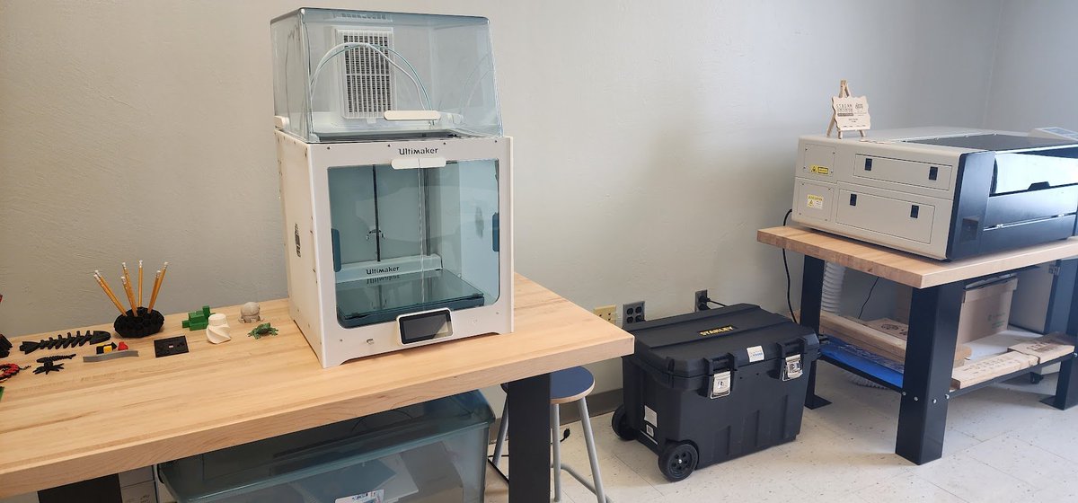 demers_chris's tweet photo. Thanks a lot @morrowscot1 for the @YCDSB STREAM Centre of Excellence. Scott Boland &amp; Marisa Benakis are true innovators! Our #WCDSBAwesome Innovation team learned a lot from this leading practice. 

It was great having our @IT_AMDSB friend along @jasonhillierIT 
#WCDSBInnovates https://t.co/6pjBTfWUYw