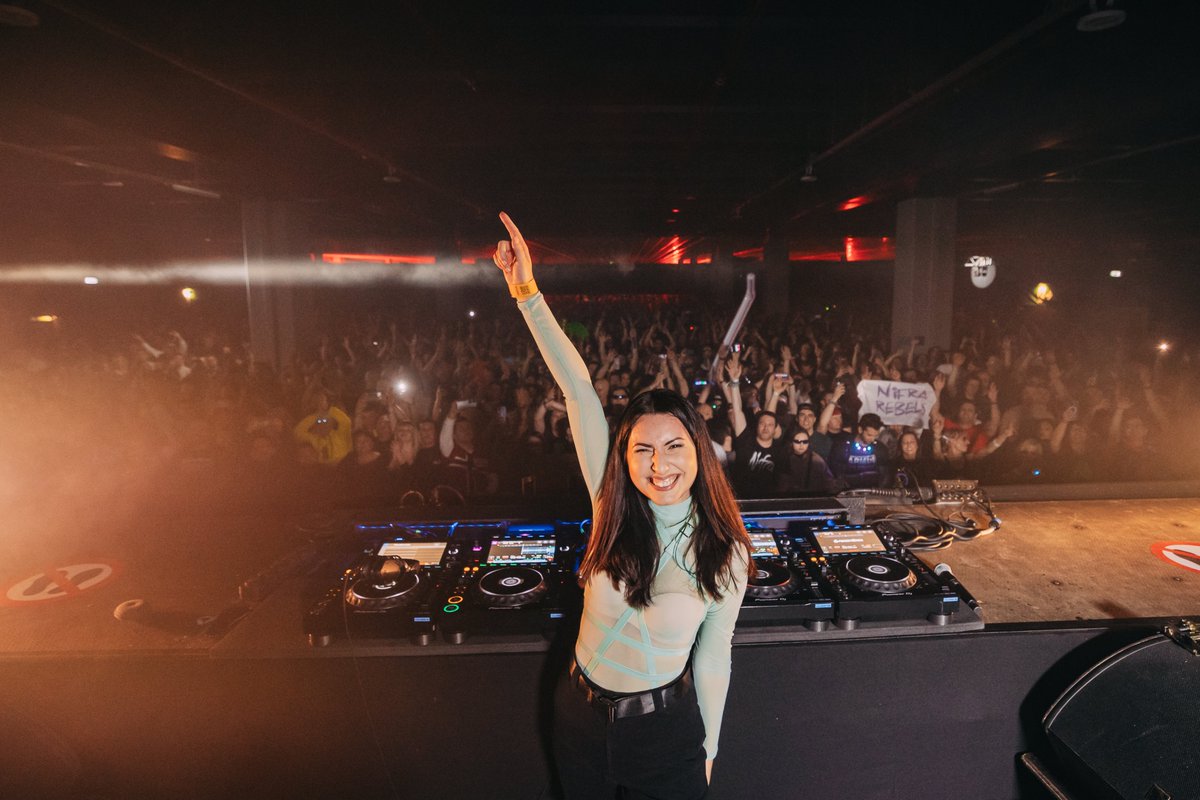 Nifra's tweet photo. And this was friday at the Oval arena @asot
I mean, I knew it would be a good show but you guys exceeded my expections biiiig time. One for the books π€©
#picsby Jan Heesen https://t.co/ahI5wj7rW5