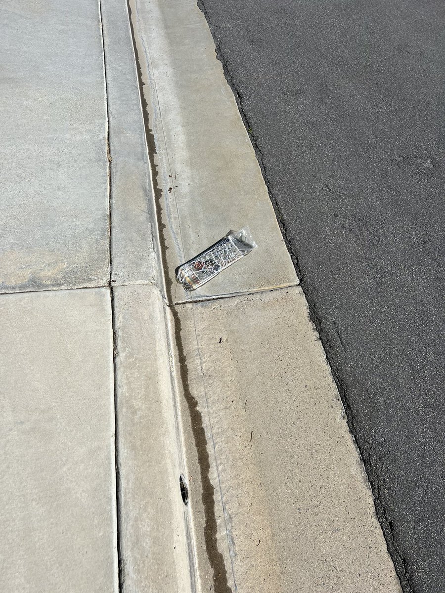 JDrift's tweet photo. @SaveDotComTrash @philly311 It’s continuing to happen here in SoCal too!! https://t.co/mMxLwx4U23