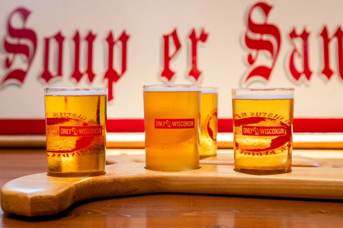 puempels's tweet image. No matter how many friends you bring in, we'll make sure everyone gets their fill of cold beer.