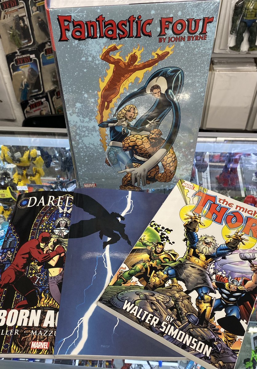StMarksComicsNY's tweet photo. It’s #NationalOreoDay! Let’s raise a glass (of milk) to some other perfect combinations! #Miller & #Batman, #Simonson & #Thor, #Byrne & #FF, Miller & #daredevil
#shopsmall #industrycity #brooklyn #comics #marvel #marvelcomics #mcu https://t.co/zGiCDcfn9u