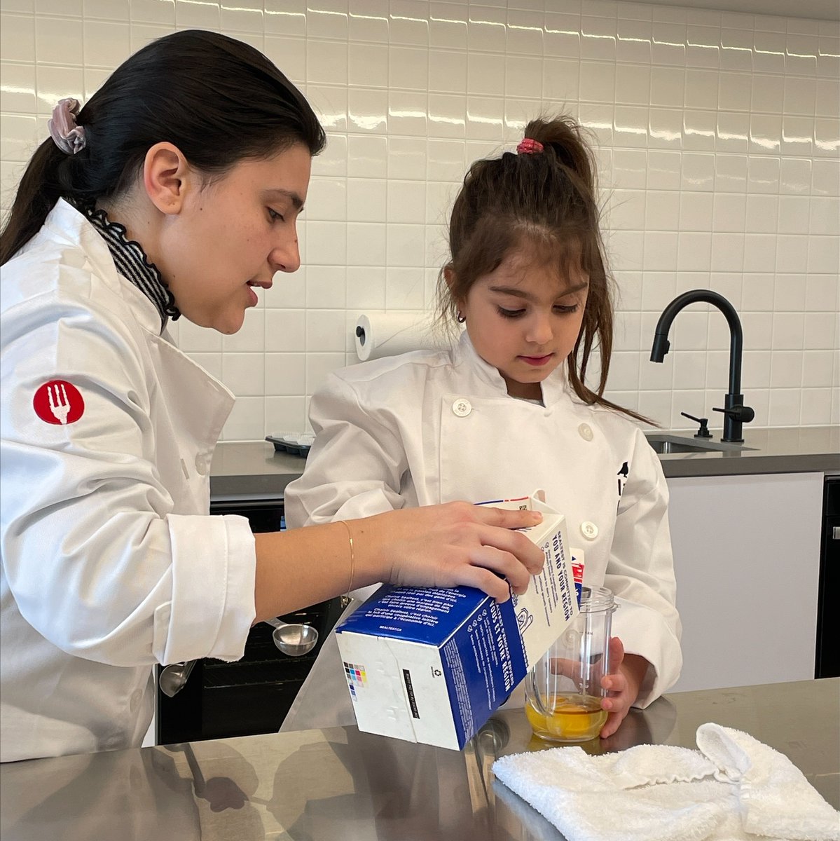LittleKitchenA1's tweet photo. We are delighted to share that LKA #Vaughan is now open πππRegister your child to learn practical life skills in our joyful, empowering environment β‘οΈ https://t.co/KTwkMIP2Un
#learningthroughplay #littlekitchenacademy #children #montessori #ontario #vaughankids https://t.co/rNZtcMIMqu