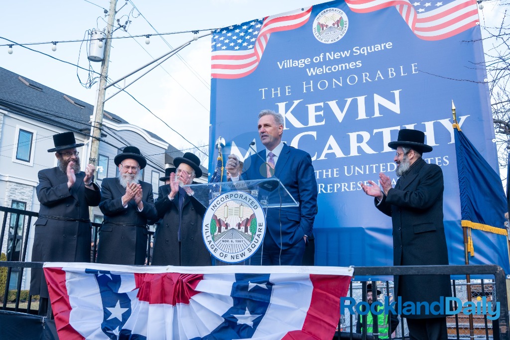 Rockland_Daily's tweet photo. Speaker McCarthy Visits Rockland in Show of Support for Congressman Lawler
https://t.co/FYsRfHXNaF https://t.co/CAKALlY6G9