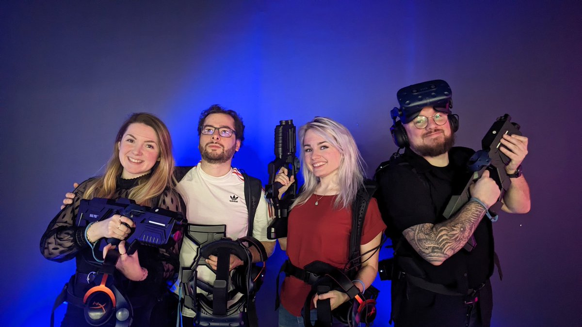 La dream team s'est confronté à Crazy Monkey 🤩 Merci à l'équipe de <a href="/lestreamFR/">lestream</a> pour votre gentillesse. 
Mais regardez-moi comme ils sont beaux 😱 #lerecap #vr #illucity