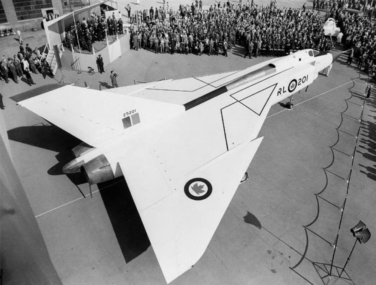 Fact of the Day: The iconic Vulcan fighter jet with its unmistakable triangle wings was first seen by the public at the 1922 Sunderland airshow where local Geordies thought it was a Deathstar spaceship from the popular #StarWars film

Photographed from a Canberra #AvGeek