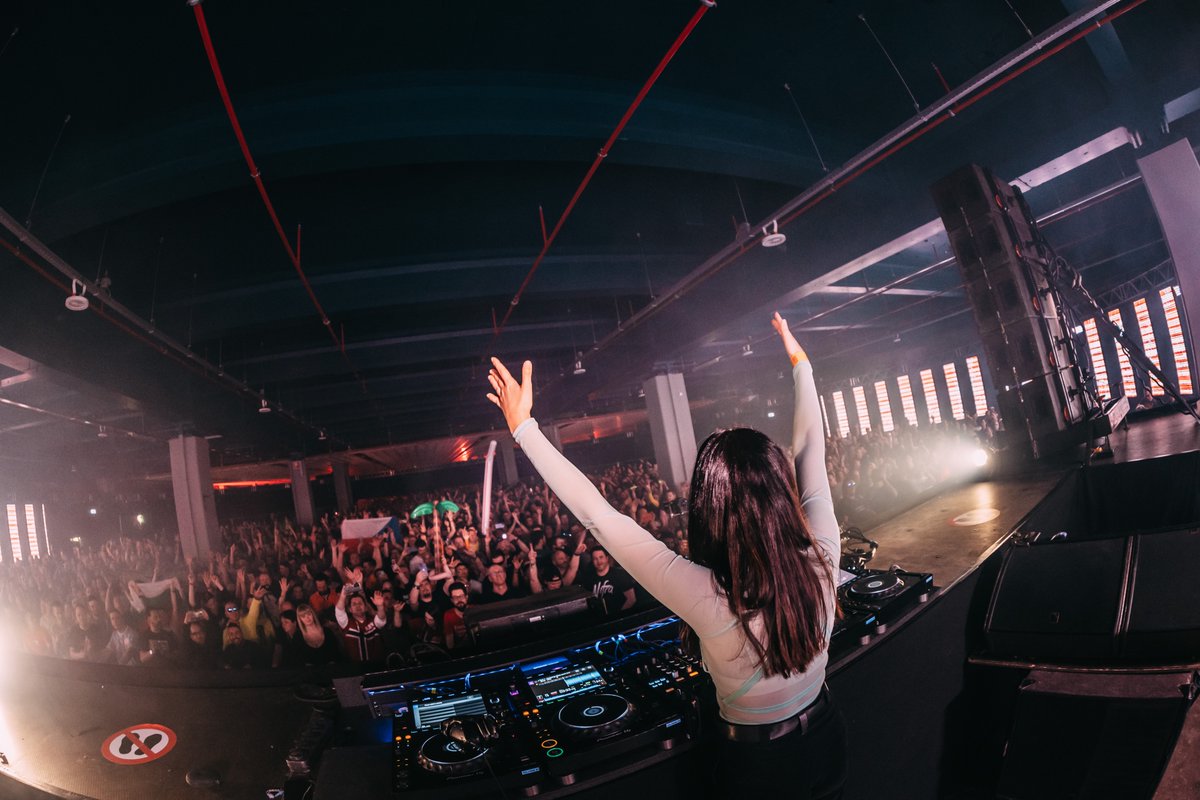 Nifra's tweet photo. And this was friday at the Oval arena @asot
I mean, I knew it would be a good show but you guys exceeded my expections biiiig time. One for the books π€©
#picsby Jan Heesen https://t.co/ahI5wj7rW5