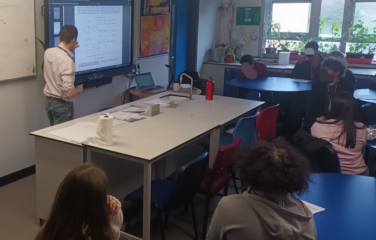 Great to have James Weber <a href="/Atmos_Pem/">James Weber</a> present his paper on Climate Chemistry at #Journalclub. Y12s and Y13s discussing using models to predict impact of planting trees on climate change. Our students learning how to learn at University! <a href="/NatureComms/">Nature Communications</a> <a href="/ResearchInSch/">Research in Schools</a> <a href="/sheffielduni/">The University of Sheffield</a>