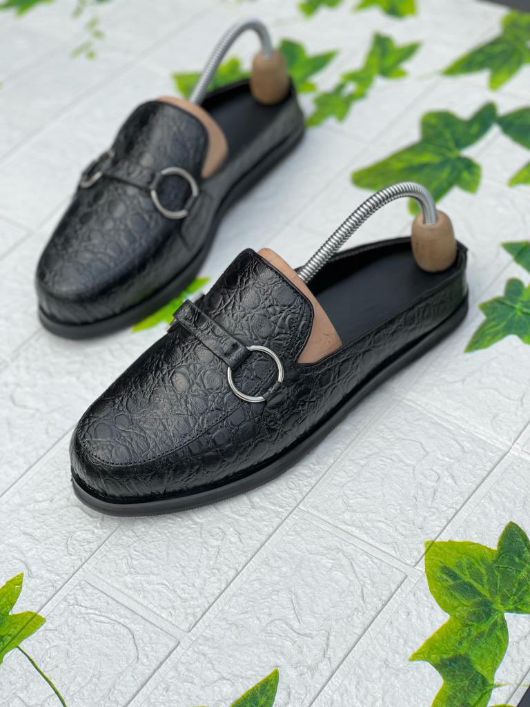 4dsole's tweet photo. @ruffydfire For your made in Nigeria shoes and slides.. delivery nationwide https://t.co/7uub206HE4