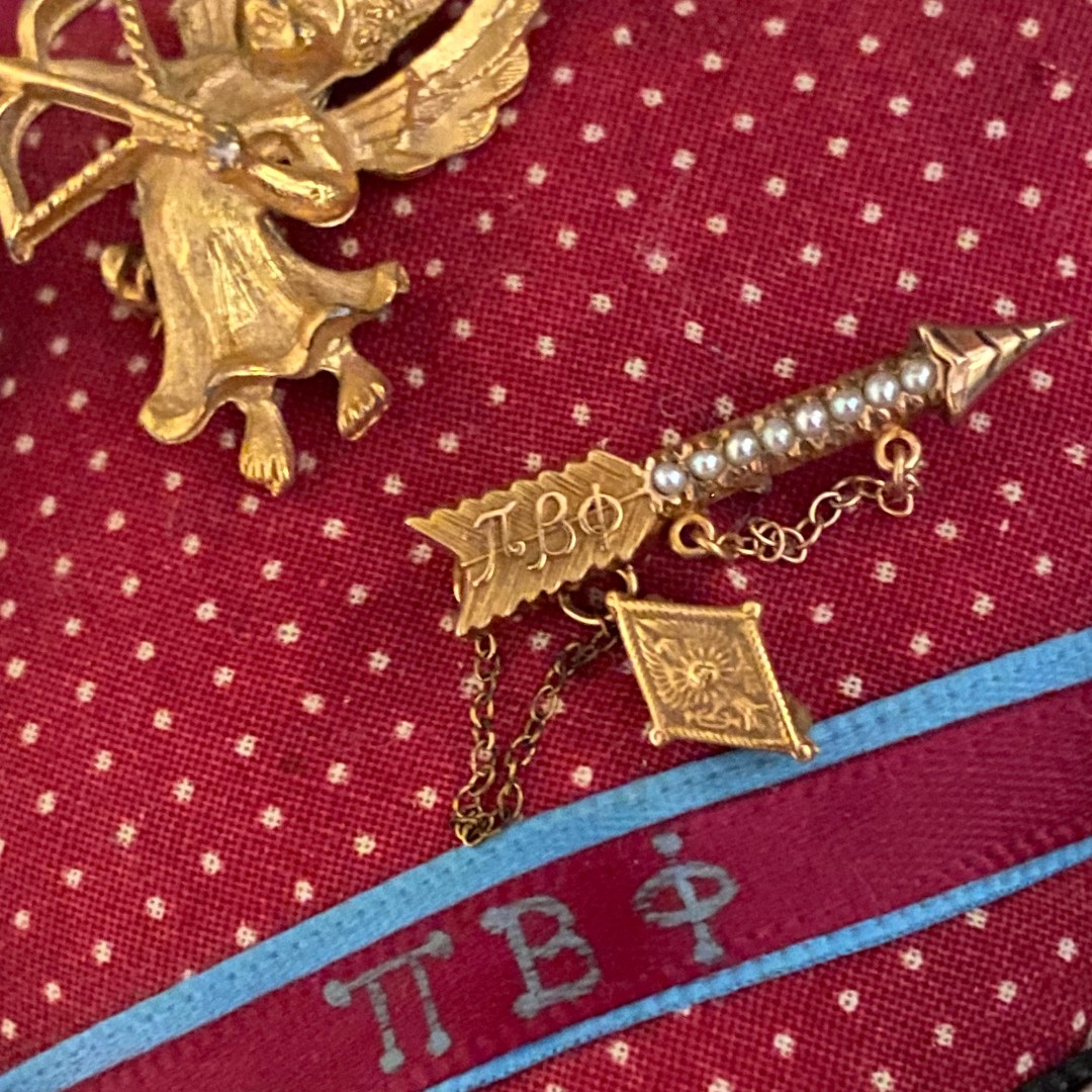 Happy International Badge Day! 🏹

Wear your arrow badge or Pi Beta Phi letters to let everyone know you’re proud to be a sorority woman and a Pi Beta Phi.

#BadgeDay23