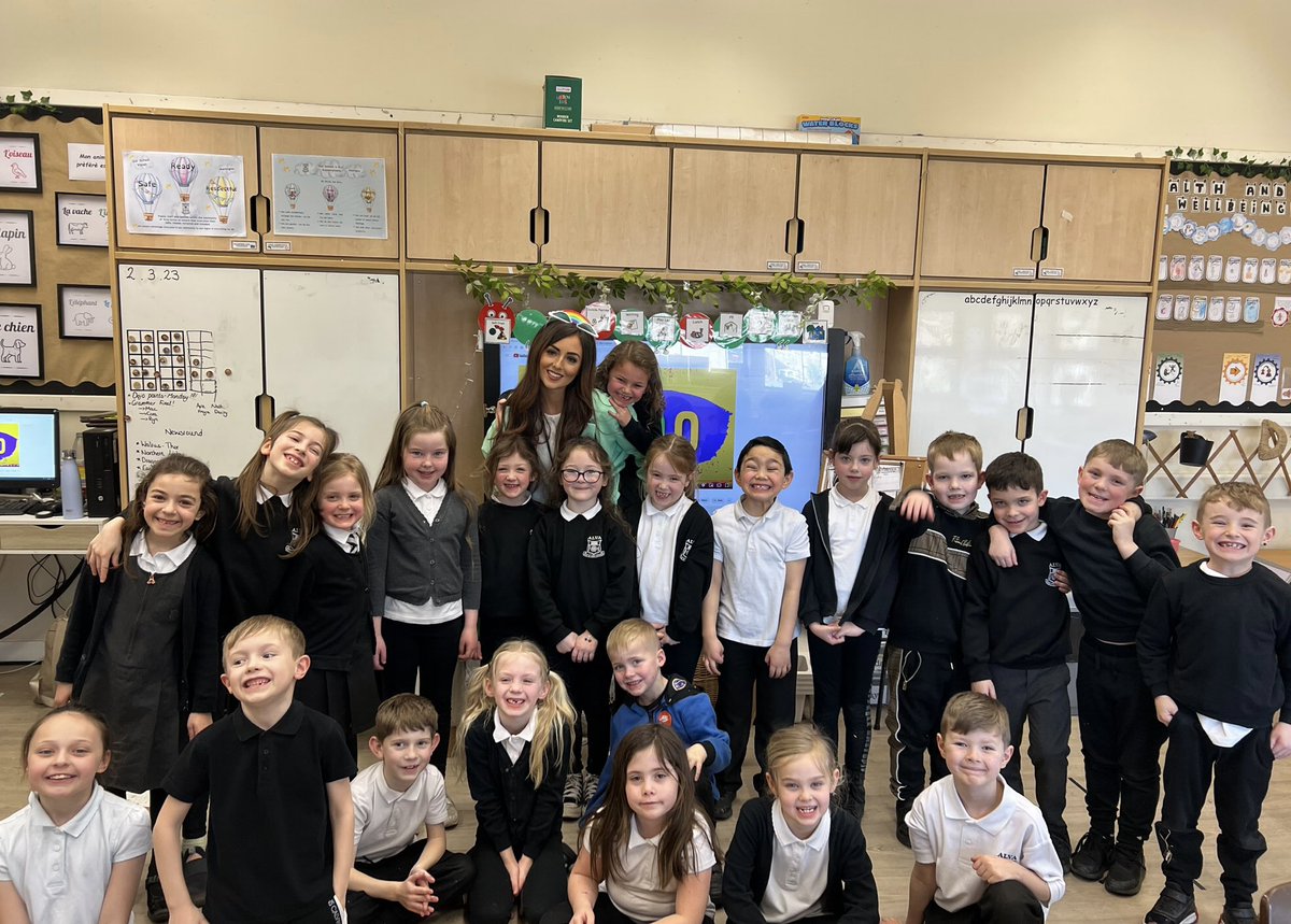 MissCrighton's tweet photo. Last day in my classroom that I have called home for 4 years and my last official day being the teacher of this wonderfully awesome bunch. Will miss it for sure as it’s my happy place but can’t wait to get stuck in to my new role and having a new room to decorate. 🌻💚 https://t.co/abQ6Ih4GEB