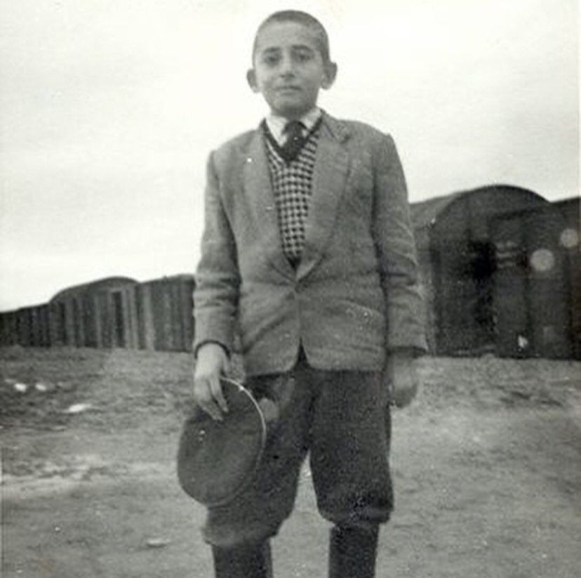 Murat Gallagher (@muratgallagher) on Twitter photo 2023-03-06 19:18:51 Senin bütünleştirici dilin hepimizin dili olacak Kemal bey, 20 yıllık tiranlığı sona erdireceksin, hayallerimizi, yarınlarımızı, gençliğimizi çalanlardan kurtulmak için, bu ülkeyi bir enkazdan kurtarmak için arkandayız Kemal bey!
#BenKemalGeliyorum Senin bütünleştirici dilin hepimizin dili olacak Kemal bey, 20 yıllık tiranlığı sona erdireceksin, hayallerimizi, yarınlarımızı, gençliğimizi çalanlardan kurtulmak için, bu ülkeyi bir enkazdan kurtarmak için arkandayız Kemal bey!
#BenKemalGeliyorum