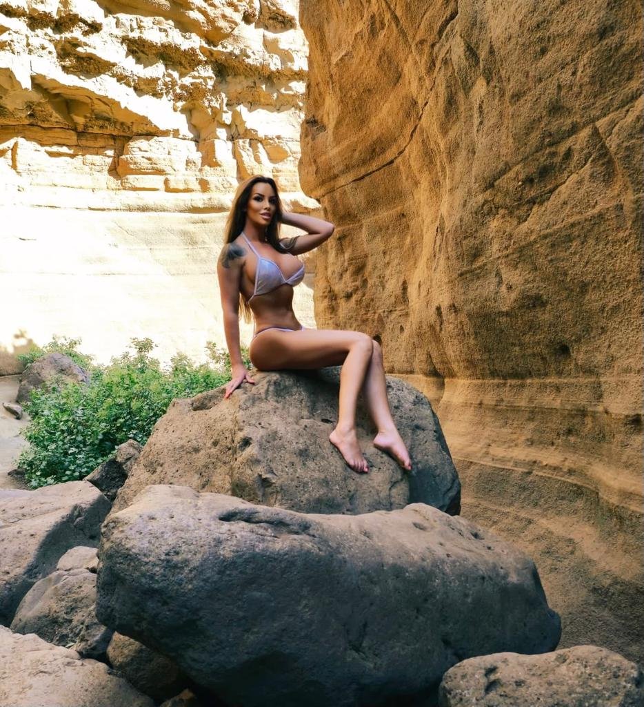 PlasticQueeen on Twitter: "When ur on holiday i want to suck every