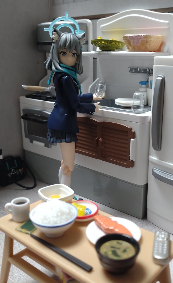 Reload_Shiroko's tweet image. 「おはよう、先生
朝ごはん準備できたよ
上手に出来たか分からないけど…」