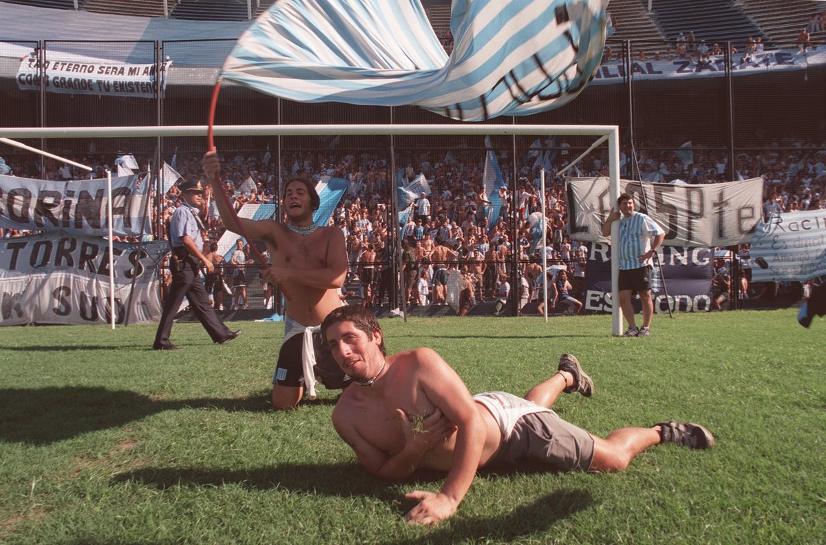 RacingClub's tweet photo. Porque estuvimos cuando debíamos estar, llenamos el pecho de orgullo y una cancha entera aun sin jugar.
Porque defendimos del remate nuestra sede.
Porque somos diferentes.
Por este amor.
Y porque estamos de pie, fortalecidos.

¡Feliz Día del Hincha de Racing! 💙🤍

#SerDeRacing https://t.co/g2uhk9blrP