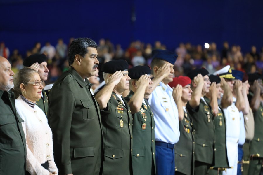 #Ahora Pdte. @NicolasMaduro: Jamás Venezuela vio una demostración tan grande de amor como la que se le dio al Comandante Chávez #6Mar #SomosLosDeChávez