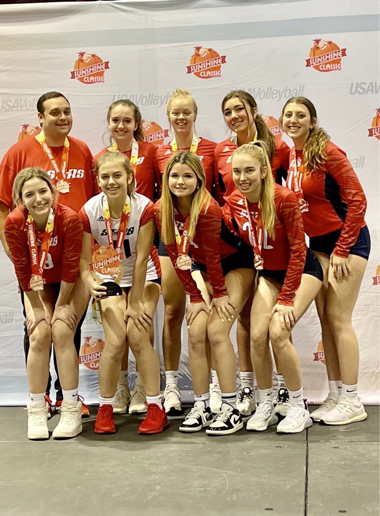 sophiawarren_8's tweet photo. 3rd place finish at the Sunshine Qualifier and the SEQ. Now for a little rest, a lot of practice and then off to the MEQ #Stars16Alex #Orlando #Atlanta #teamwork #Classof2025 https://t.co/uLtpcYeIKW