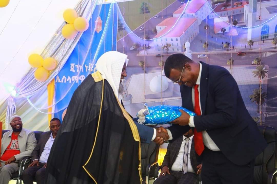 በጂንካ ከተማ ለሚገነባው ነጃሺ ኢስላማዊ ማዕከል ግንባታ ሙስሊሙ ማህበረሰብ የነቃ ተሳትፎ እንዲያደርግ ተጠየቀ
facebook.com/14493168287205…