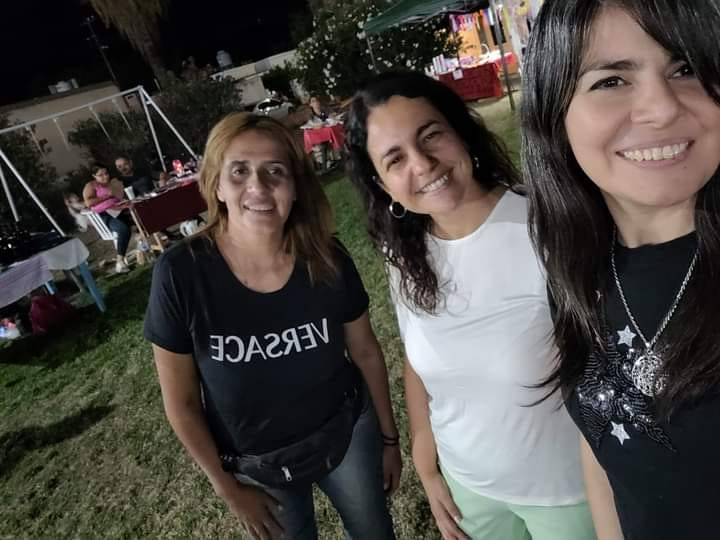 MiSolDiaz's tweet photo. 1° Feria de Emprendedoras - Lazos Emprende - Carnaval
🙌🏻Compartimos una tarde #bienfederal, d gran convocatoria en el q emprendedoras riojanas expusieron sus artesanías y degustaciones
🙏🏻Agradecemos a todas las q vinieron de la costa riojana, de la capital, Sanagasta y a todos ⬇️ https://t.co/35HABHQHDI