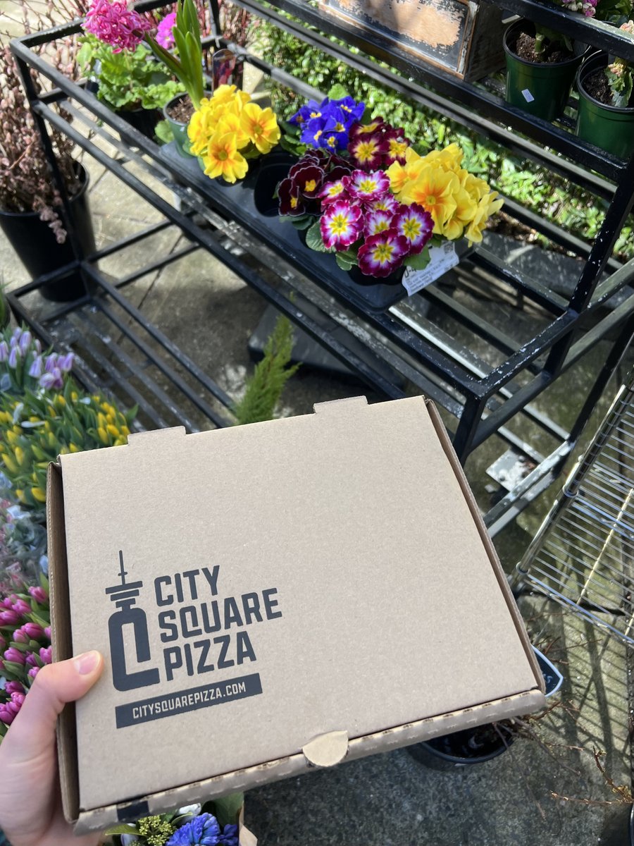 Spring is around the corner 🌸

#citysquarepizza #bc #vancouver #vancouverdowntown #pizza #sunny #daviest #squarepizza #pizzatime #yvreats #bc #detroitstyle #pizzalover #food #foodie #spring #follow #city