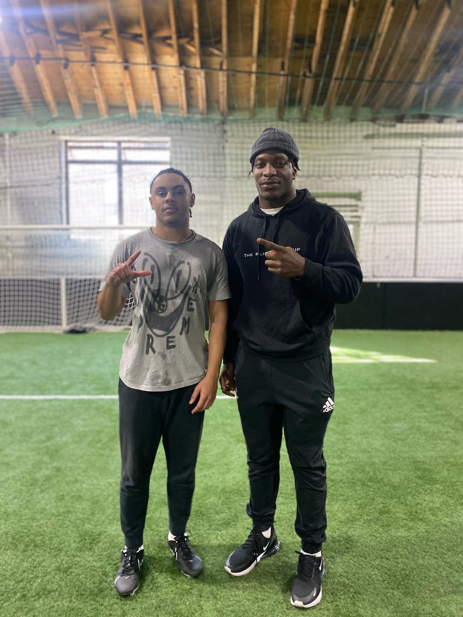 It’s more then just working out over here, constant life lessons and connection building. Appreciate <a href="/o_threee/">Olakunle Fatukasi</a> for dropping some jewels💎. And great work as always on Sunday!  <a href="/CoachNooks/">Coach Nooks</a> <a href="/LightsOutMorgan/">Wayne Morgan II</a> #LOP #Lightsout  #SharkTank🦈 #SundayService