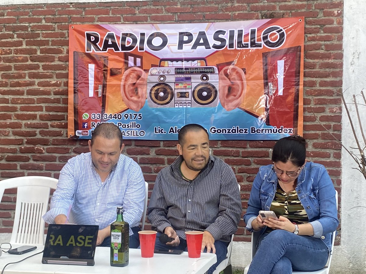 PacoSalazarOF's tweet photo. En vivo en “radio pasillo” con cachorro lex transmitido por facebook live https://t.co/QjSoLLdRpO