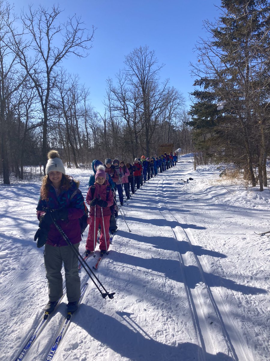 Natalie49894559's tweet photo. @HTS_LSSD We had an amazing day for our annual grade 4 Ski Fest! https://t.co/pXbriKv7ok