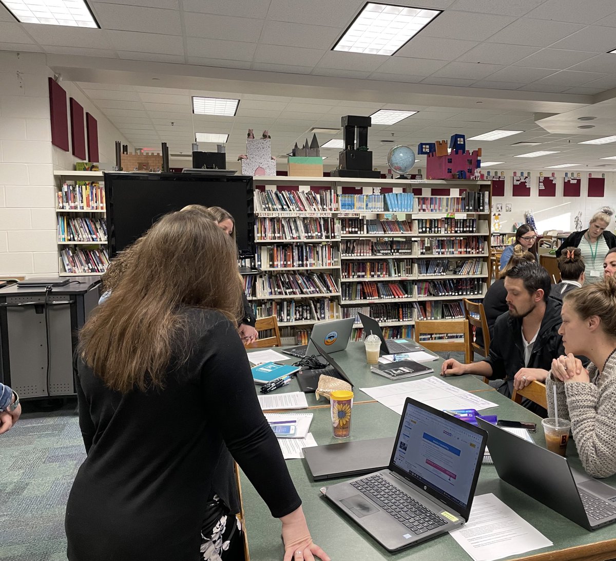 KellyLMiller44's tweet image. Explicit, systematic handwriting instruction connects the reading &amp;amp; writing pathways of the brain. @newmiami4 educators collaborate around handwriting instruction that is aligned with the SOR. #GrowingReaders&amp;amp;Writers #ALLkids @ButlerCountyESC #FacilitatedLearning