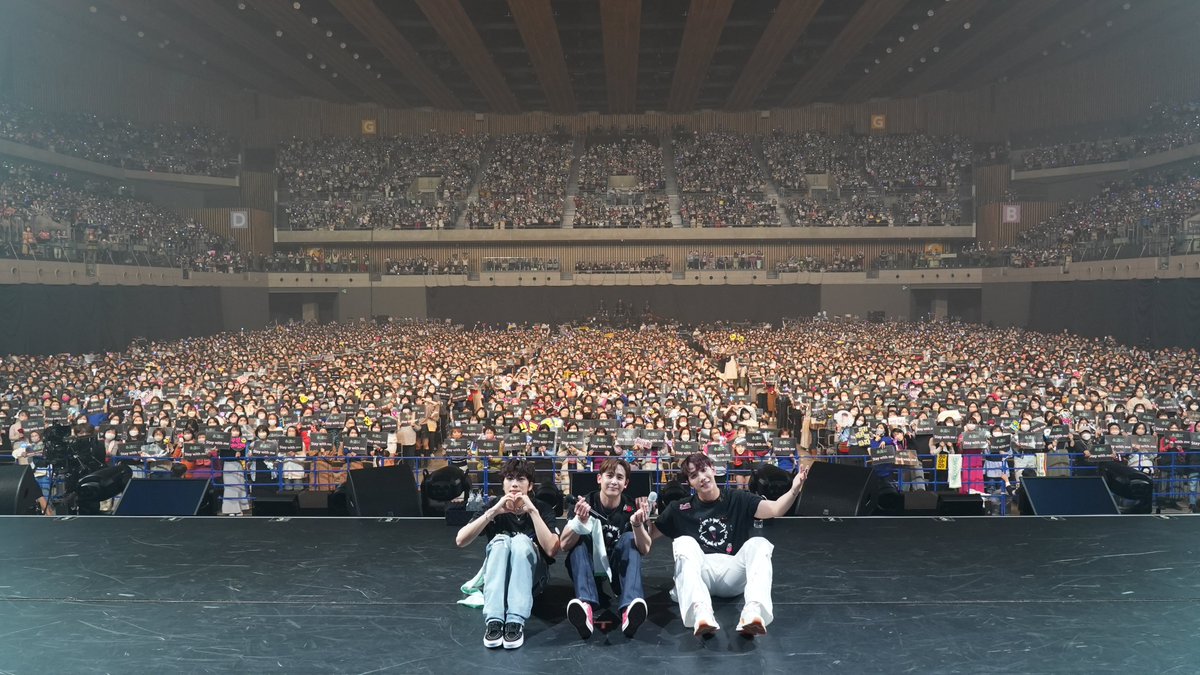 Kpop_Herald's tweet image. Shout out to @follow_2PM for ending the "From 2PM to You 2023" concert with a huge success! While the members came back as a whole group in 2021, their popularity is still among the greatest, including Tokyo. 🎉 #Jun_K #NICHKHUN #WOOYOUNG #From_2PM_To_You_2023