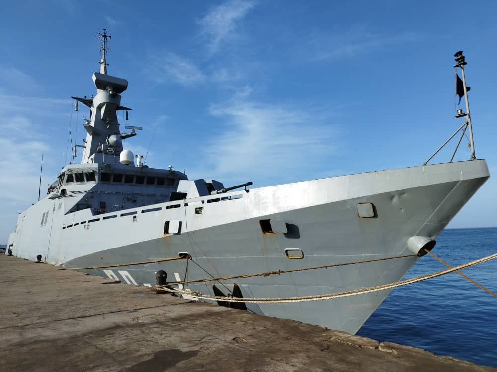 📌 La <a href="/ArmadaFANBVzla/">Armada_ve</a> a través del <a href="/AB_KarinaPO14/">Patrullero Oceánico AB. Kariña (PO-14)</a> en Operación Conjunta entre la #FANB y el Gobierno de Francia, interceptó a 250 millas náuticas de la Isla Barbados, una embarcación con bandera venezolana "Donhi" con 1.753 Kgs de cocaína de alta pureza.