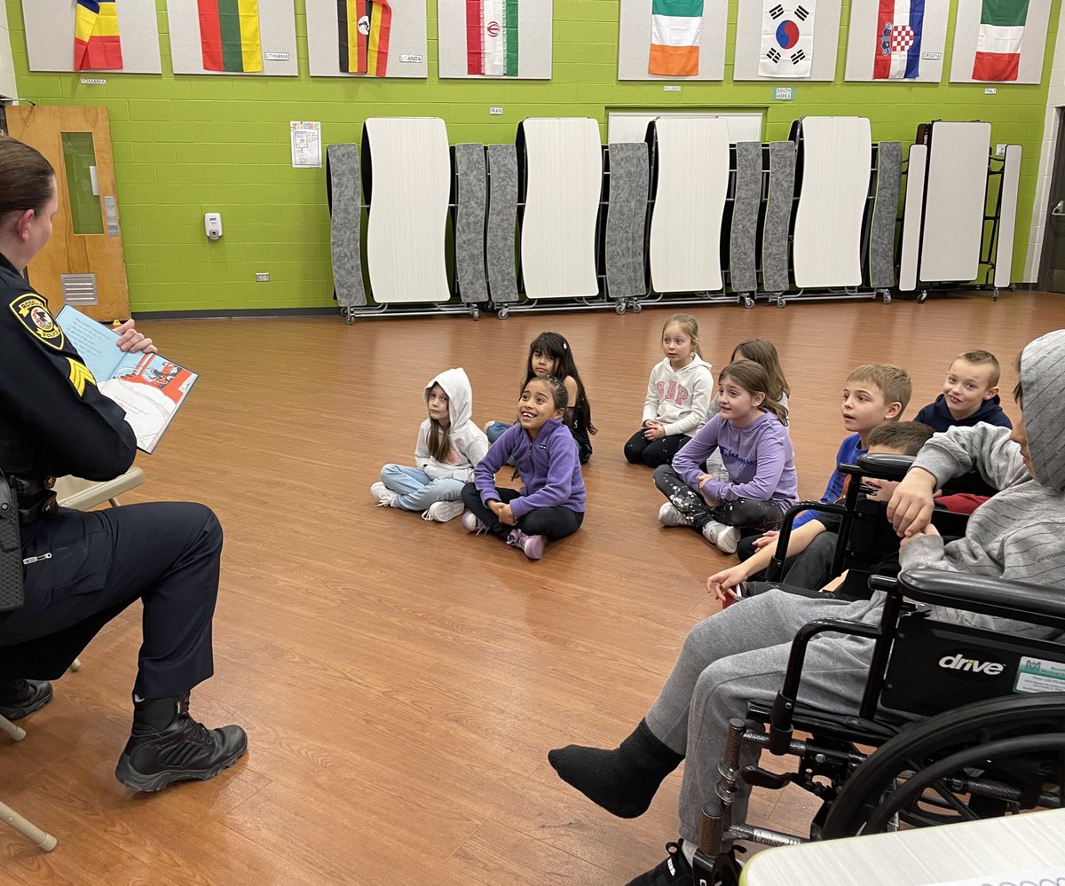 Thank you to Sgt. Bata of <a href="/PoliceRoselle/">Roselle IL Police</a> who joined us today for a special read aloud!