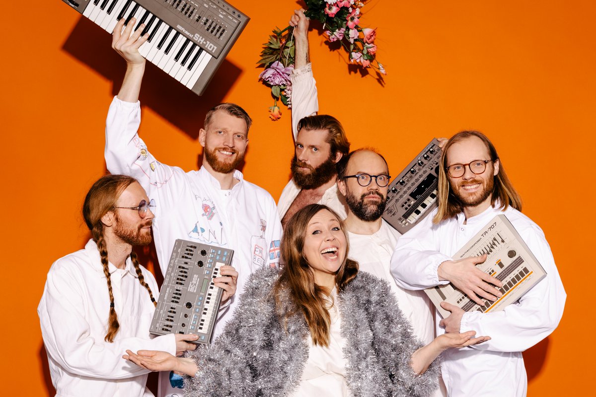 Að sjááá þessa nýju fínu mynd af okkur! Jahérna!
🎟 Hér má líka nálgast miða á tónleikana okkar 25. mars á Húrra: tix.is/is/event/15017…