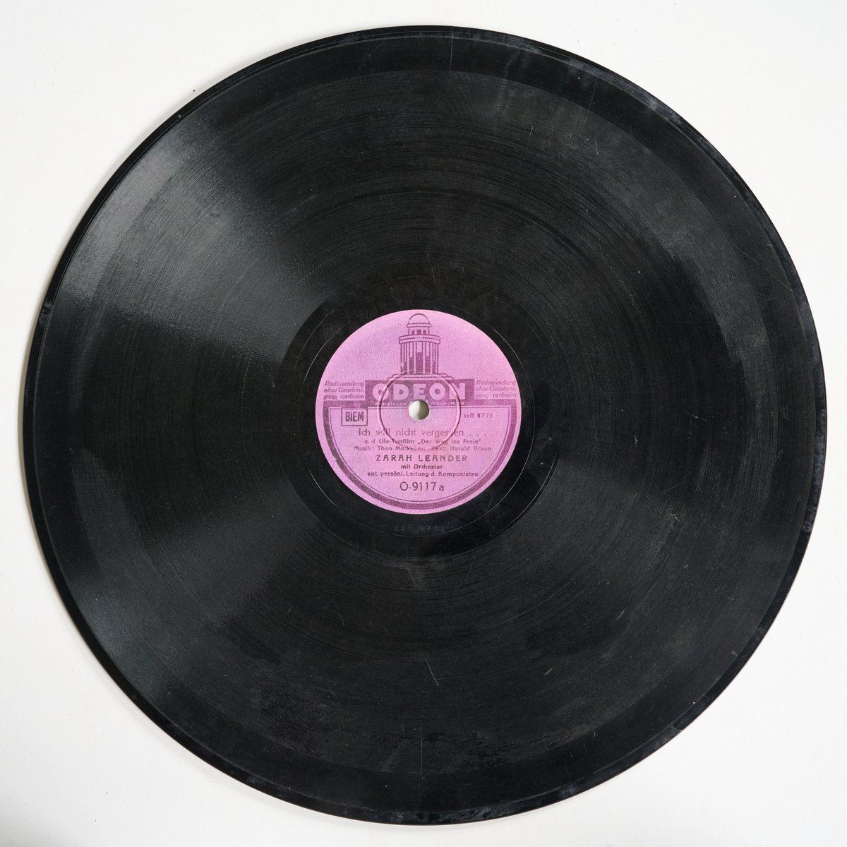 howtofixauboat's tweet image. These gramophone records spent almost 50 years in the Baltic Sea, entombed inside a sunken u-boat...and we think we might be able to play them! That&apos;s got to be a world first, surely...? 

#shipwreckords #vinylcommunity #recordcollection