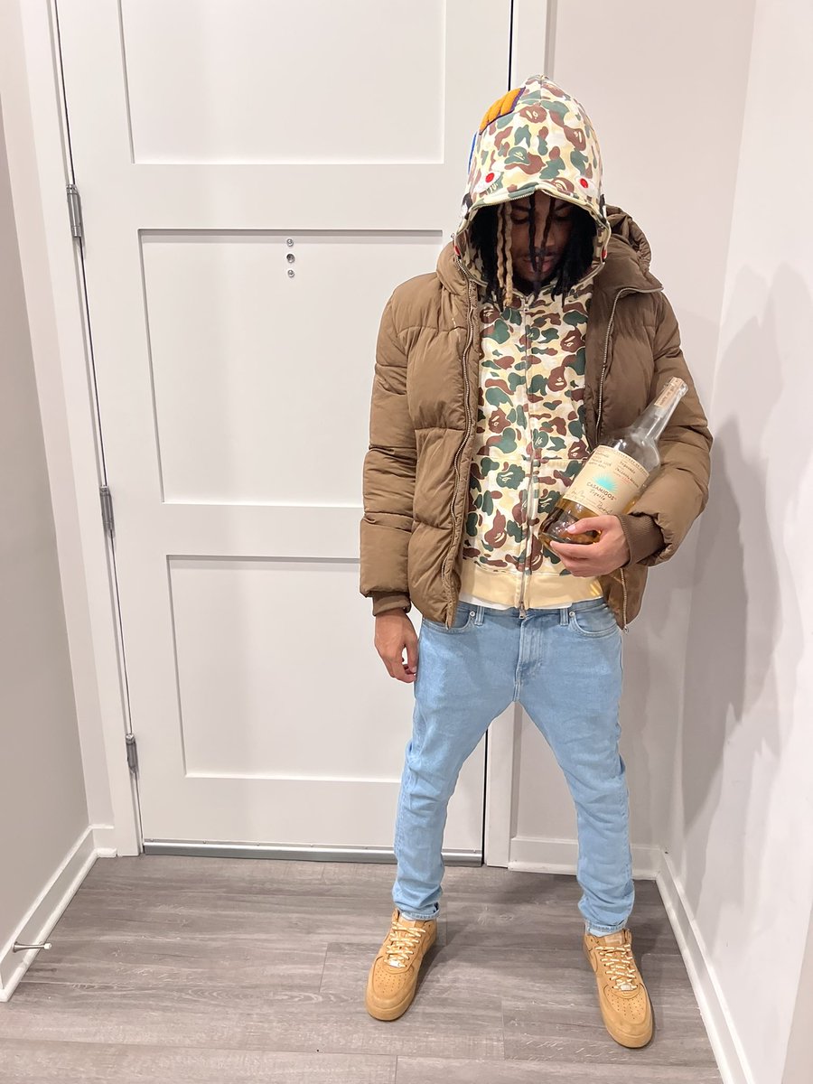 18Lizzy00's tweet photo. In NY sharp as a Shank. https://t.co/tJTe4AYSdd