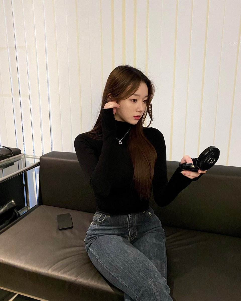 runtowardsfire's tweet photo. Happy Birthday to the lovely Shinye💜
#HappyShinyeDay #메이져스 #신예 #MAJORS #Shinye https://t.co/Et4sHiw38C