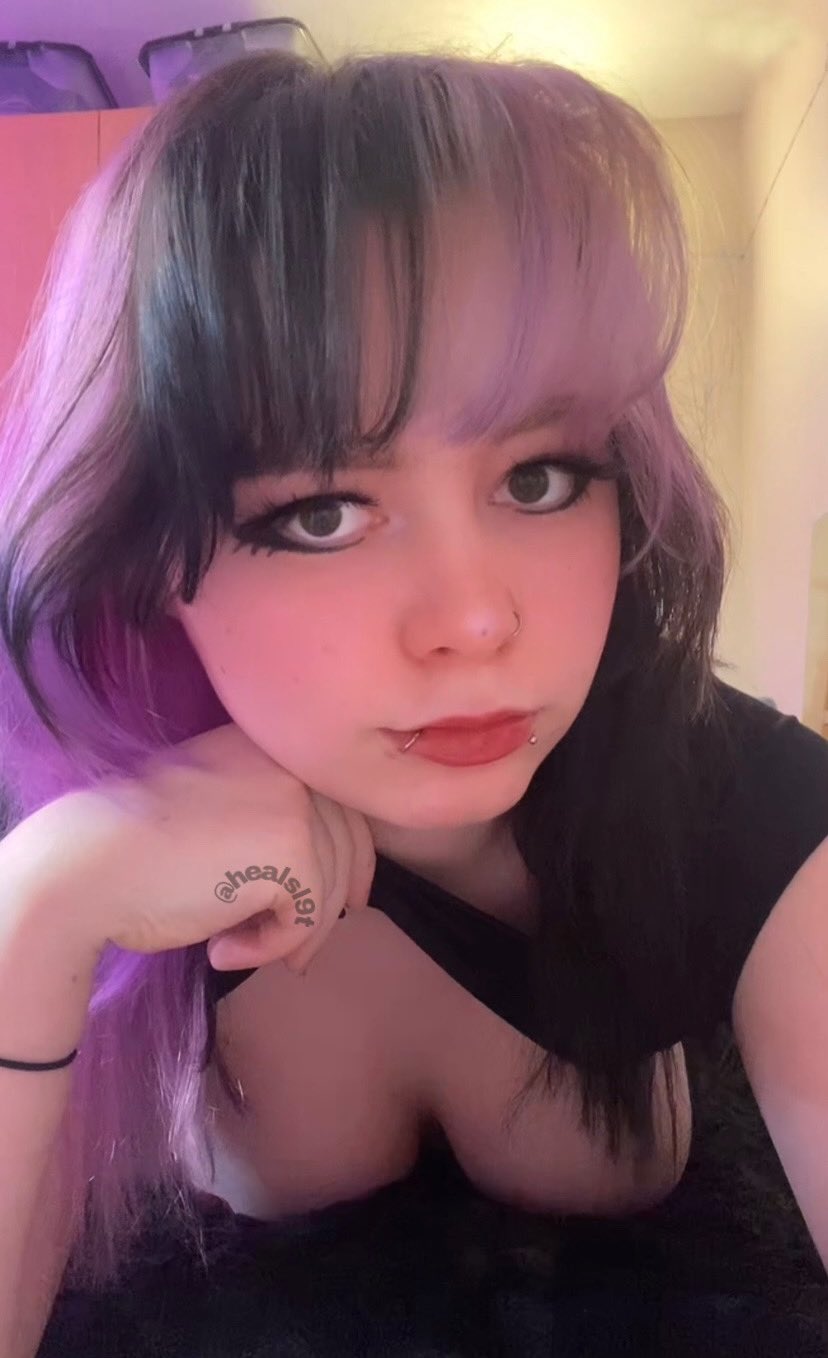 Redd ♡ on Twitter: "wld u let me put them in ur face? 😳 https://t.co