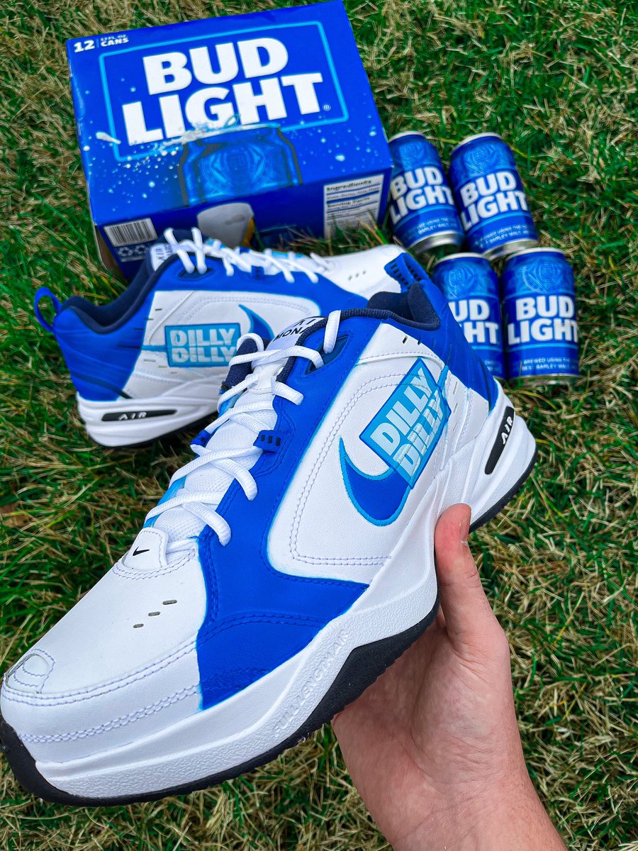 devin_young21's tweet image. Dilly Dilly🍻Who says Air Monarch’s can’t be have some drip?? Crack open a cold one and enjoy some 🏀 #MarchMadness #ChampWeek #customkicks @budlight