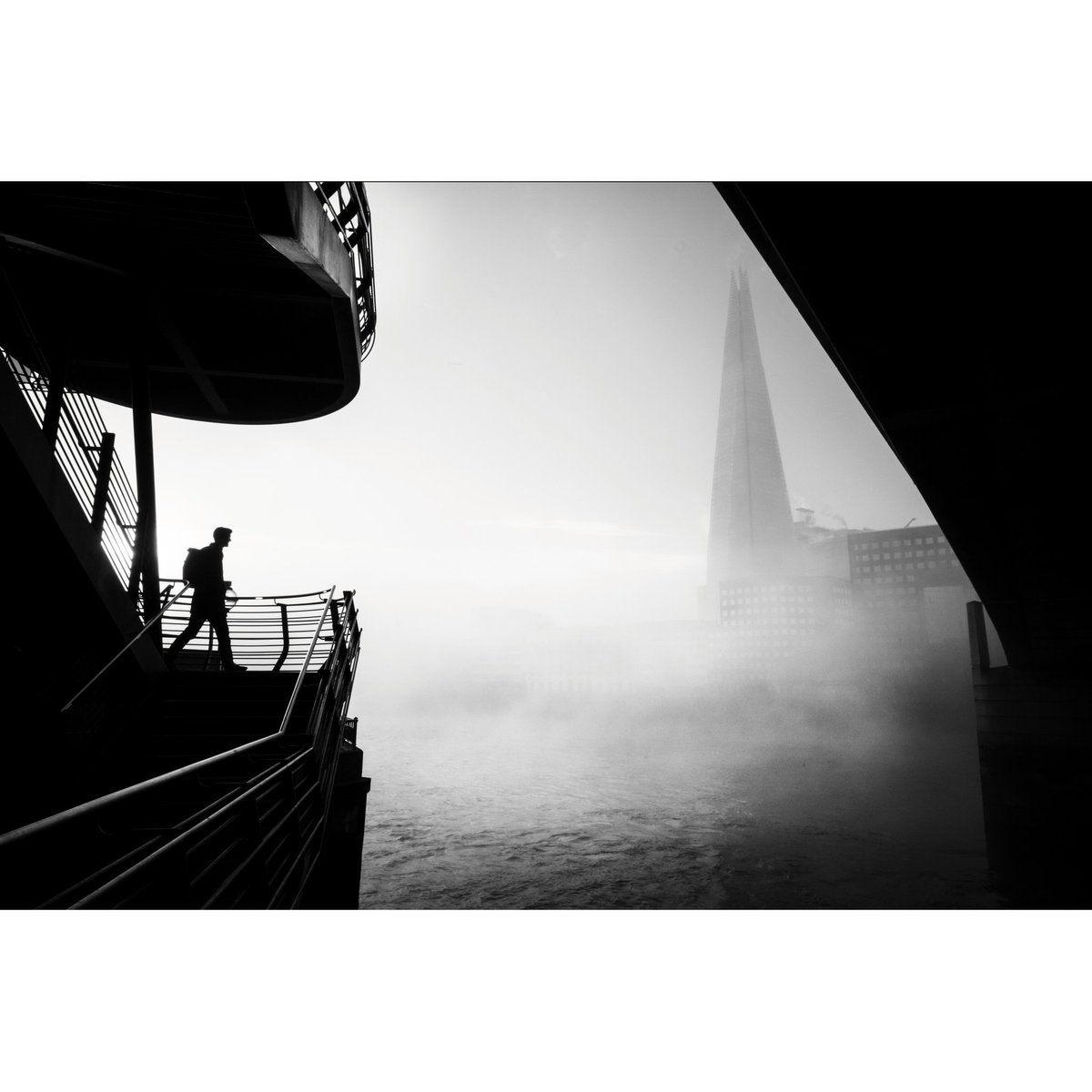 London in fog 2023.
#london #fujifilmuk #fineartphotography #streetphotography #streets_storytelling #lensculturestreets #storyofthestreet #streetphotographyhub #streetmagazine #londonstreets #streetlife #noirstreetlife