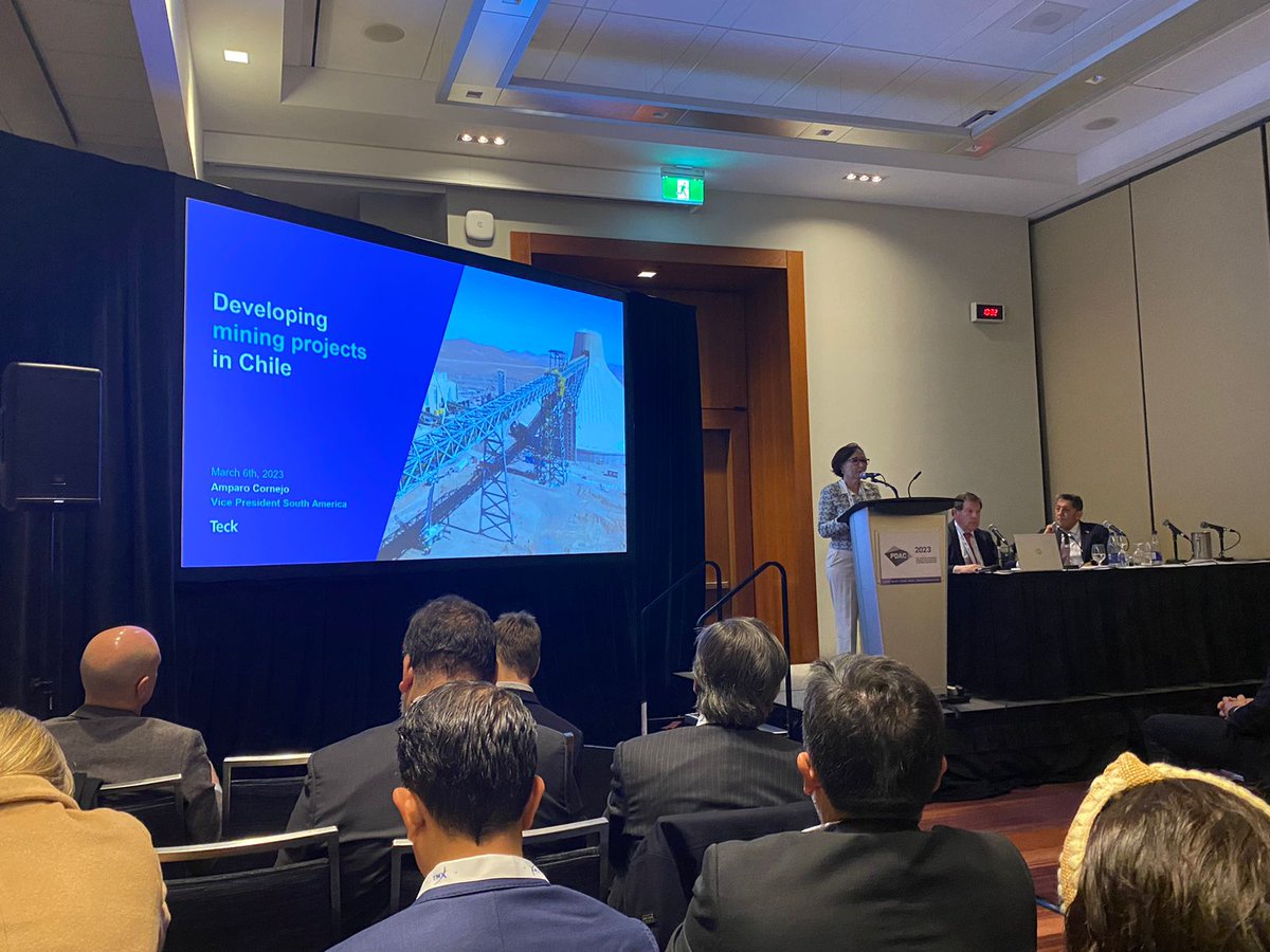 CCMineras's tweet photo. Durante esta mañana en la convención #PDAC2023 presentó @amparo_cornejo, vicepdta de Sudamérica de @TeckChile (socios de #CCMEleva) quien compartió la experiencia de desarrollo del megaproyecto minero #Q2. 👏🇨🇱
@TeckResources https://t.co/PSpifPbQfX
