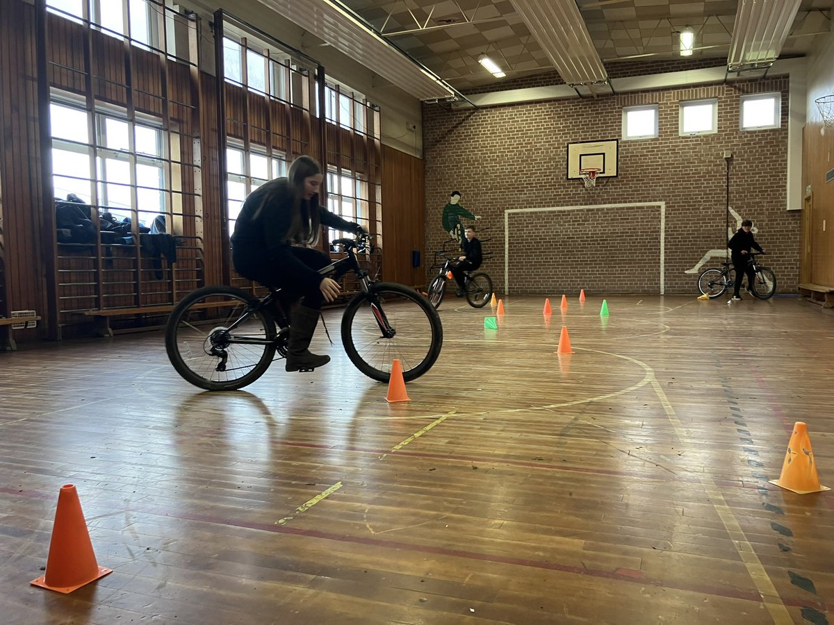 SportAtKGS's tweet photo. It may have been snowing outside today but we didn’t let that stop us developing mtb skills with a game of capture the cone and some slow bike races 🚵‍♀️ https://t.co/CoF8XapyQz