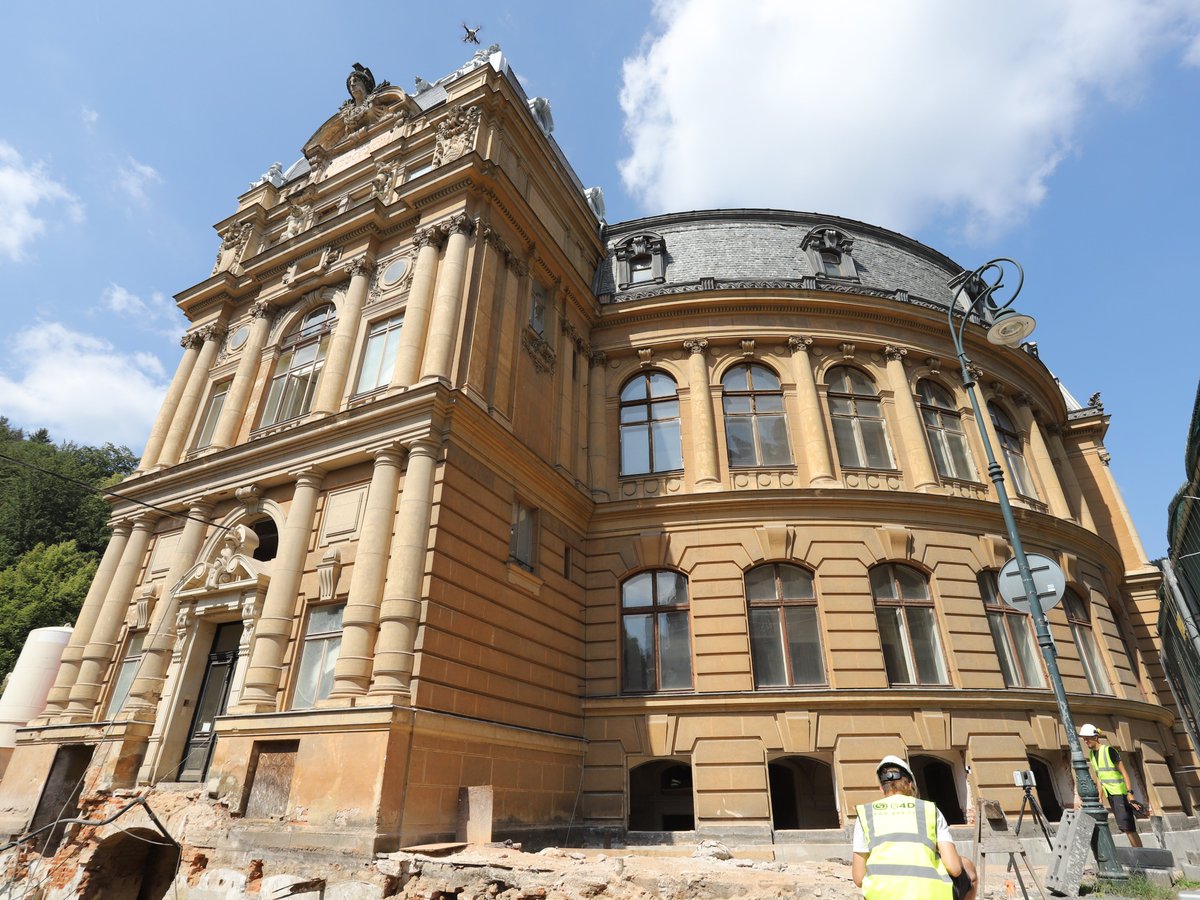 G4Dcz's tweet photo. #3Dskenování někdejších Císařských lázní v Karlových Varech 🏗🏦
Tuto památku procházející rekonstrukcí jsme naskenovali v roce 2020. Výsledné 3D mračno bodů pak posloužilo jako podklad pro #BIM. Najdete na první fotce dron?

@cisarskelazne #karlovyvary #rekonstrukce #3Dscan https://t.co/AAUdqoCgiz