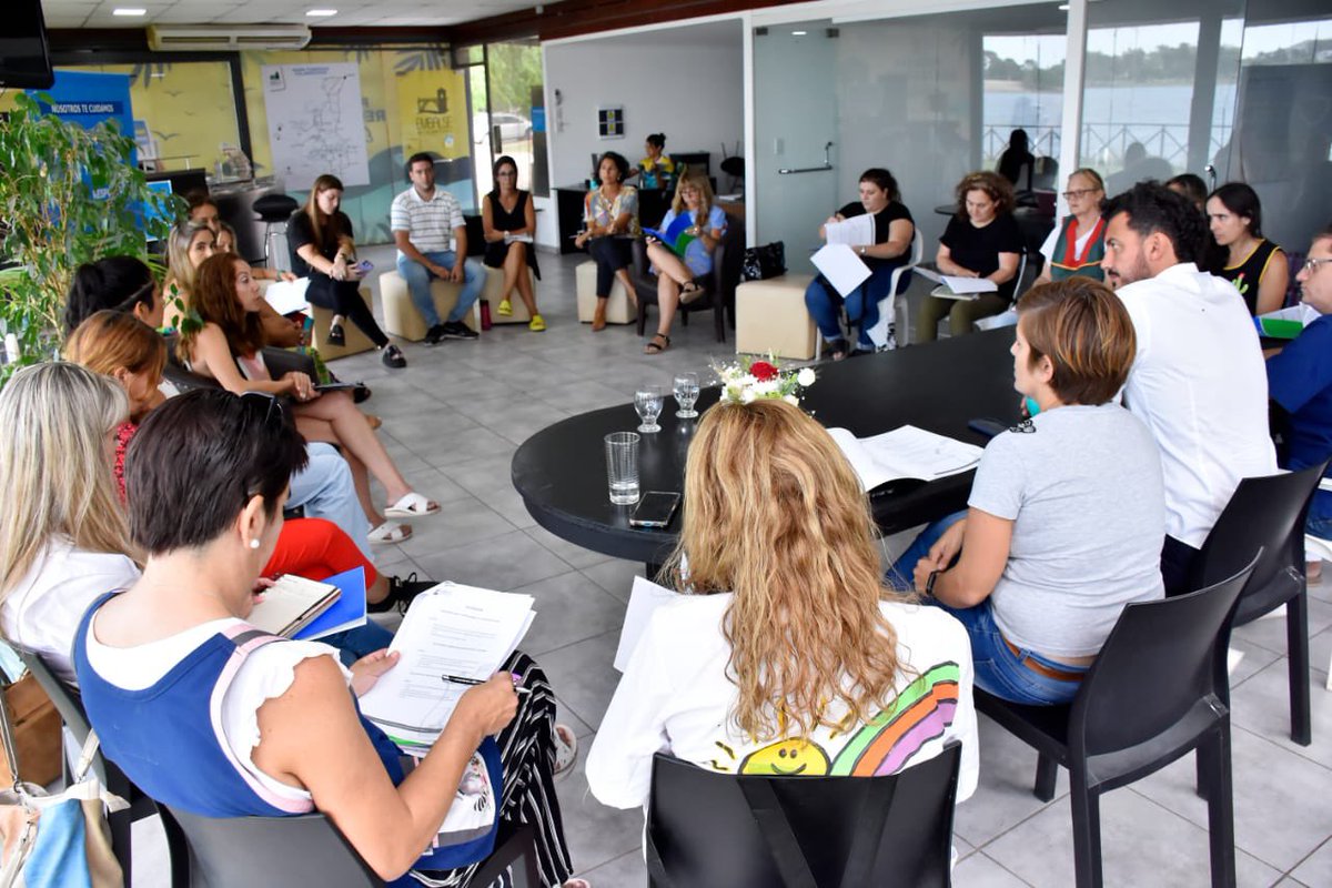 falesandri's tweet image. Hoy nos reunimos con Directoras y Docentes de los establecimientos #educativos de nuestra ciudad

El Gabinete #Psicopedagógico fue una iniciativa desde el minuto cero de nuestra gestión 👩‍⚕️👨🏼‍⚕️🧑🏽‍⚕️

Sigue⬇️