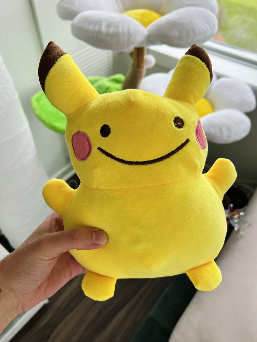 aidenschmaiden's tweet image. y’all wanna see the best thing i putchased at #ECCC2023 

HE TRANSFORMS.