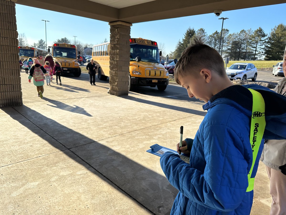 Katy_Lumb's tweet photo. Our #SafetyPatrol members do an amazing job at arrival and dismissal! 🚌 #GanandaPROUD https://t.co/l8eNMwtcHX