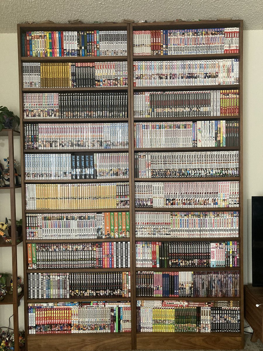 thatmangadude's tweet image. 17 years of collecting manga and still as fun as ever! Finally reorganized everything so now everything is (mostly) properly displayed!!