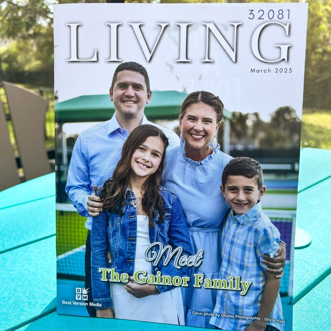 LauraGainor's tweet image. .@BrianGainor and I were honored to be on the cover of this month's issue of 32081 LIVING Magazine sharing our family story, how I started my #pickleball marketing agency @vossberggainor, &amp;amp; inspiration behind @pickleballinsun. Full story:  pickleballinthesun.com/lifestyle/3208… #THEPLAYERS