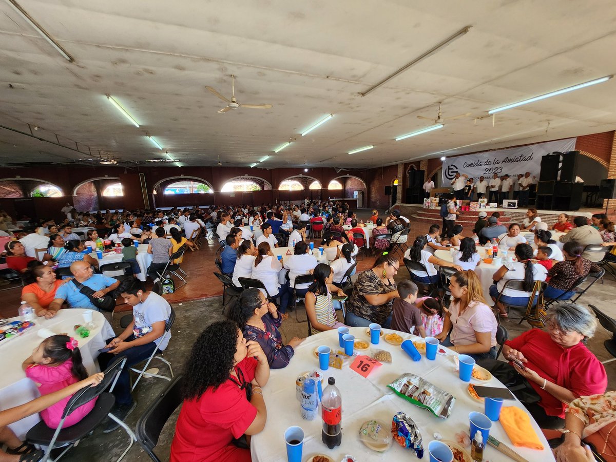 Lo más importante de la Vida la familia y los Amigos. Un gusto Saludarlos después de mucho tiempo. "La politica puede acabar pero la amistad perdura siempre ".
